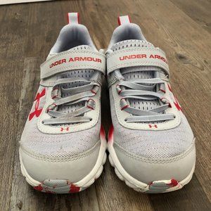 Boys Under Armour Velcro Shoes - Size  1Y